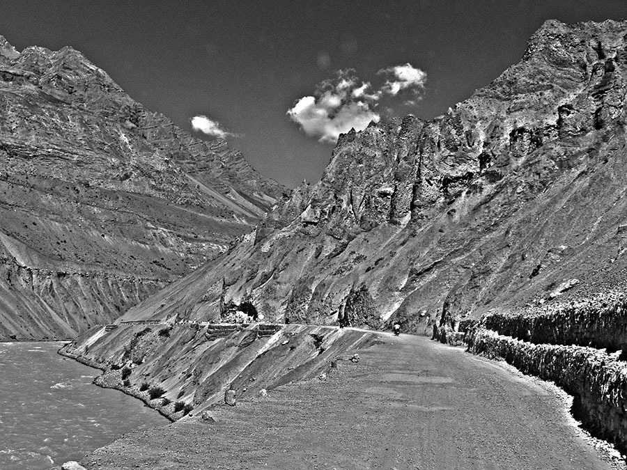 Spiti-rd-b+w